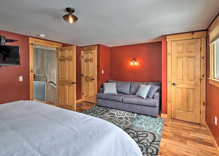 Slopeside Burke Mtn Condo W/ Amenity Access!