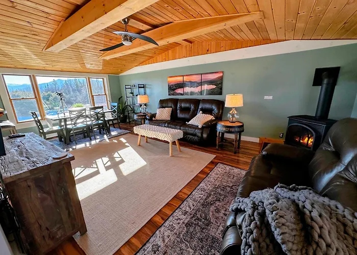 64J Stunning Sunsets, Just 20 Mins To Bretton Woods. Hot Tub, Foosball, Ac, Dog Friendly!