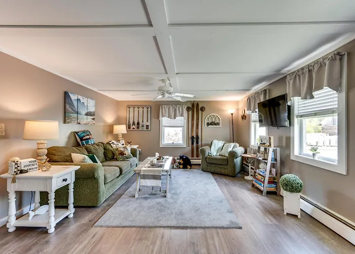 Steps To Crystal Lake: Spacious Retreat W/ Views